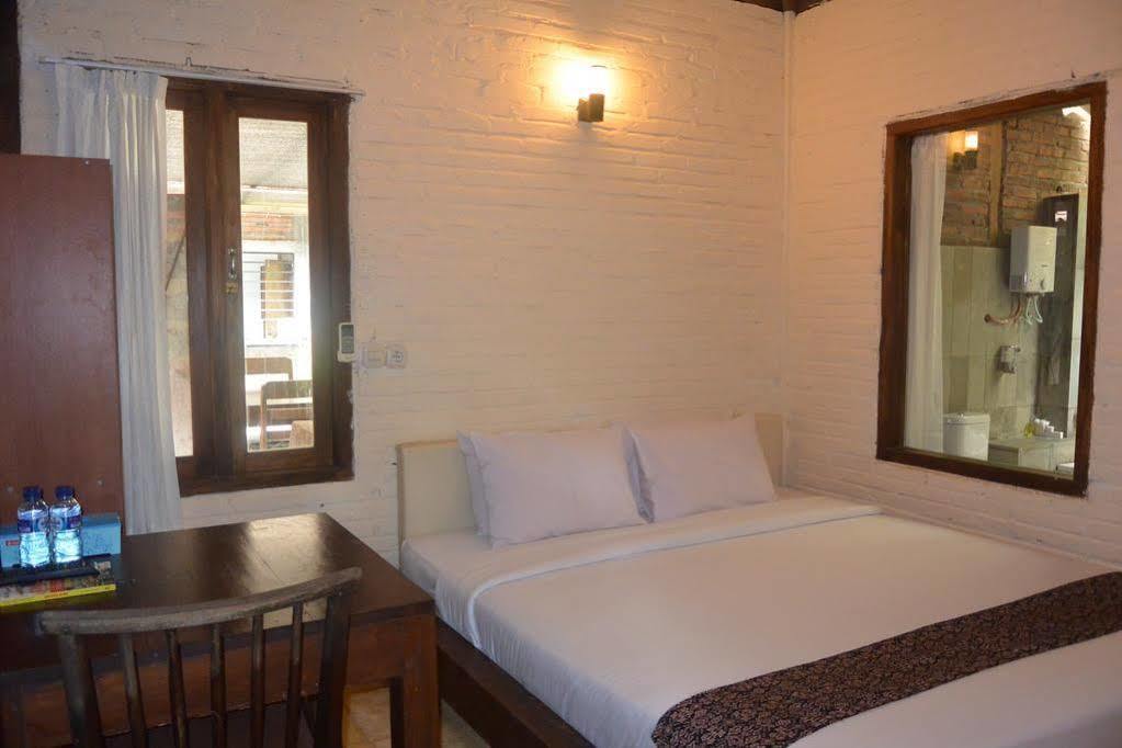 Cempaka Borobudur Guest House Magelang Extérieur photo