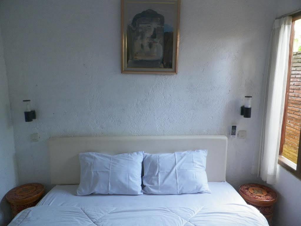 Cempaka Borobudur Guest House Magelang Extérieur photo