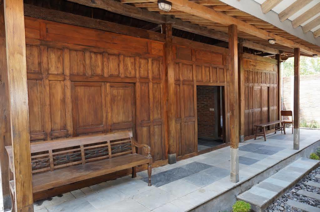 Cempaka Borobudur Guest House Magelang Extérieur photo