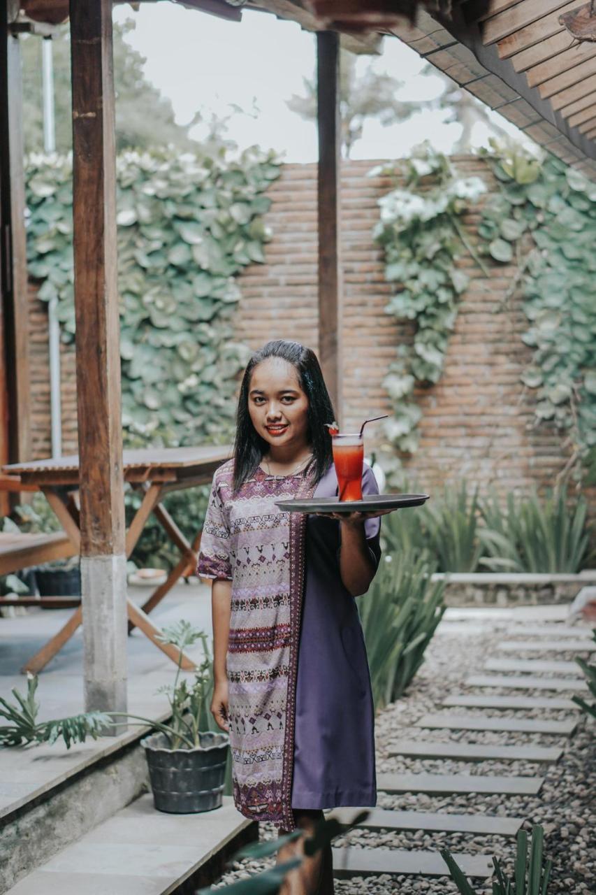 Cempaka Borobudur Guest House Magelang Extérieur photo